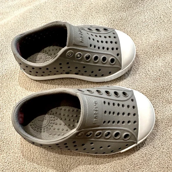 Native Shoes, Jefferson Kids Shoe - Grey, Size C4 - Picture 2 of 7